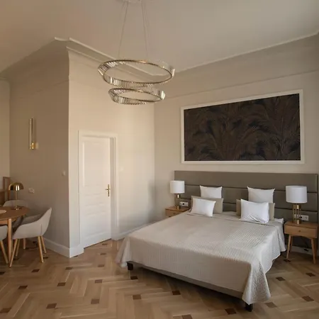 Harmonia Palace Apartment *