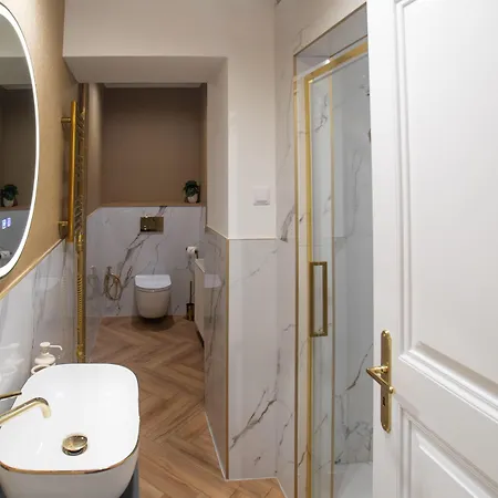 Harmonia Palace - Historic Apartment