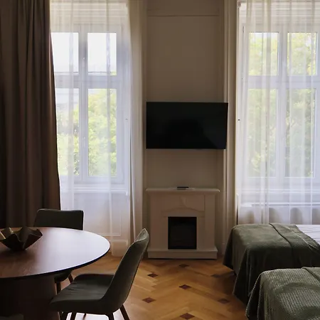 Harmonia Palace - Historic Apartment *