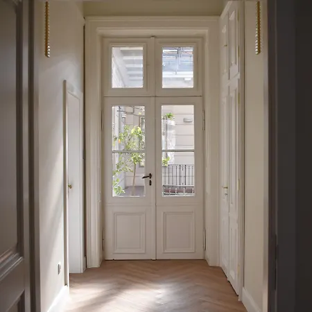 Harmonia Palace - Historic Apartment