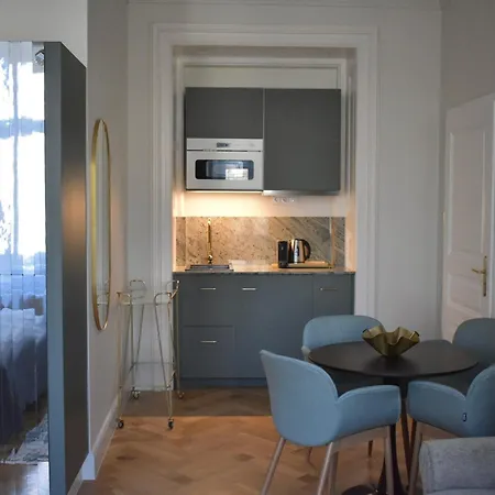 Harmonia Palace - Historic Apartment